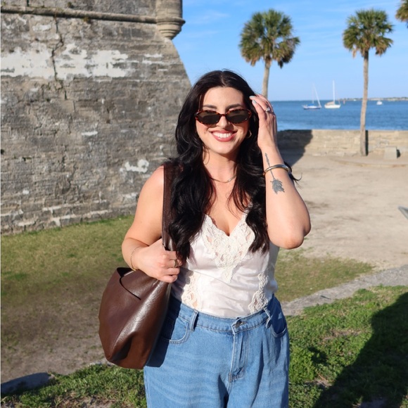 Meet your Posher, Christina - Picture 3 of 4